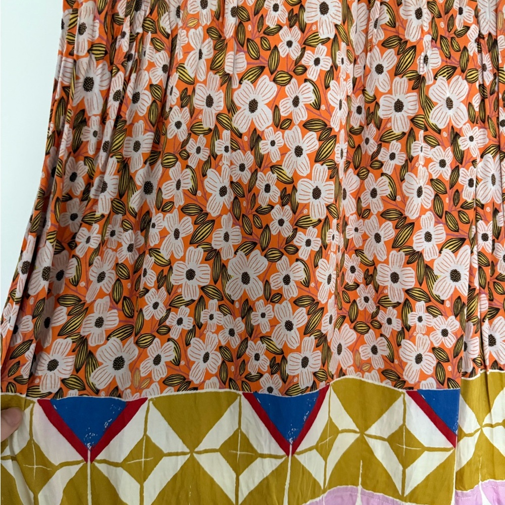 Chic Floral Midi Skirt with Geometric Hem - Picture 2 of 3